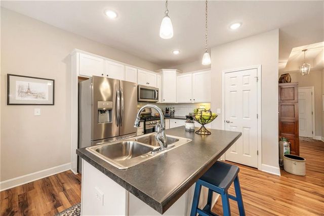 9458 N Lenox Avenue, Kansas City, MO 64154