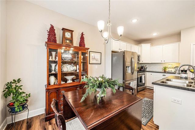 9458 N Lenox Avenue, Kansas City, MO 64154