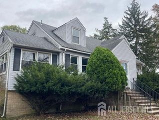 6 Gates Avenue, East Brunswick, NJ 08816