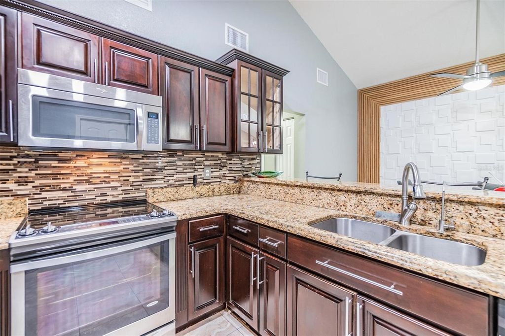 Image 6 of property listing at 5923 BITTERWOOD COURT, Tampa, FL 33625