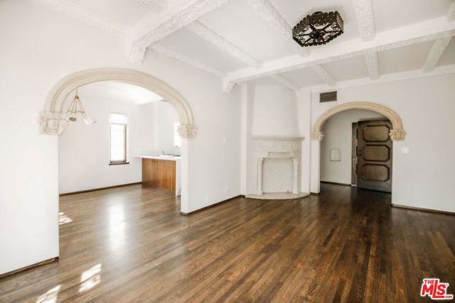 1302 N Sweetzer Avenue 203, West Hollywood, CA 90046