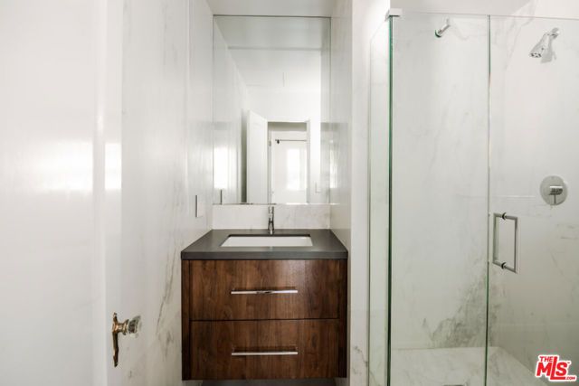 1302 N Sweetzer Avenue 203, West Hollywood, CA 90046