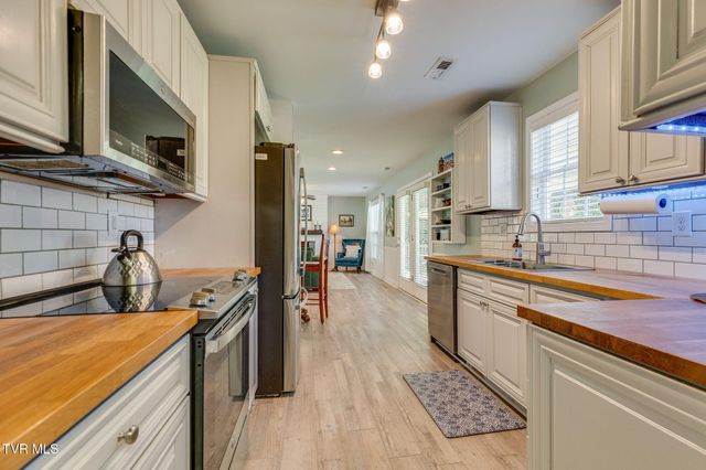 291 Holland View Drive, Jonesborough, TN 37659