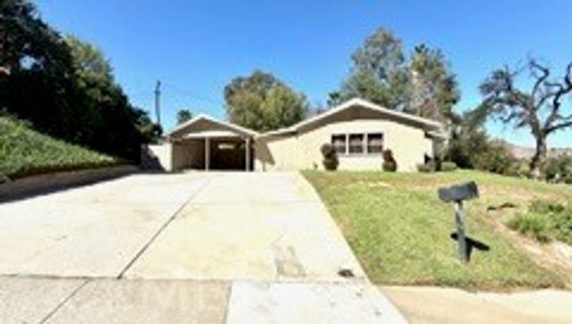 134 W Broadbent, Riverside, CA 92507