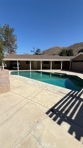 134 W Broadbent, Riverside, CA 92507