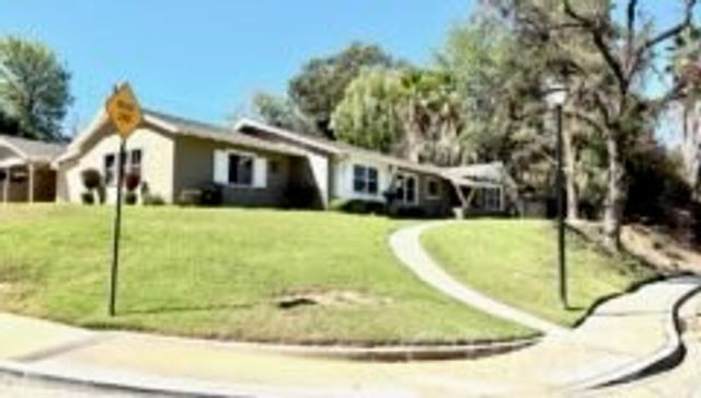 134 W Broadbent, Riverside, CA 92507