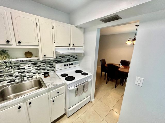 2213 NE 1st Court 203, Boynton Beach, FL 33435