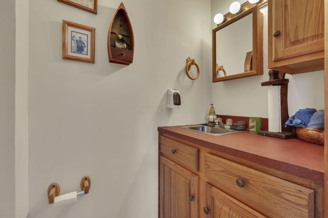356 Lakeshore Drive W, Hebron, OH 43025