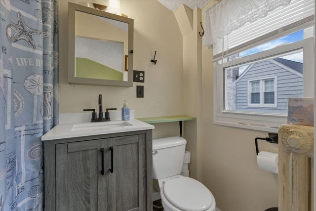 356 Lakeshore Drive W, Hebron, OH 43025