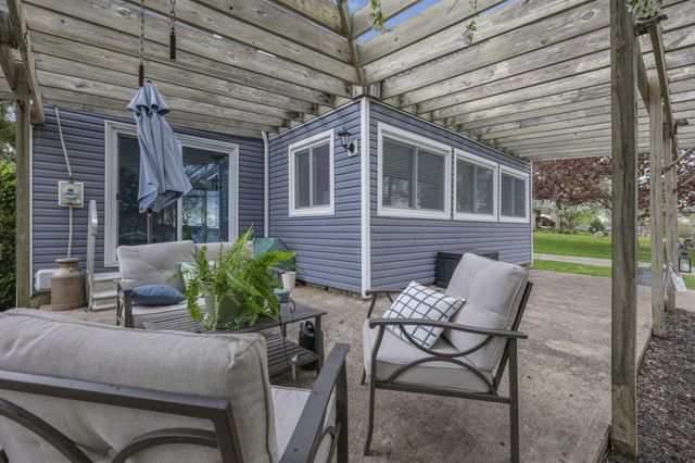 356 Lakeshore Drive W, Hebron, OH 43025