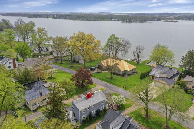 356 Lakeshore Drive W, Hebron, OH 43025