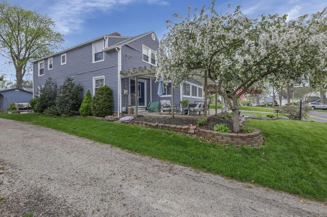 356 Lakeshore Drive W, Hebron, OH 43025