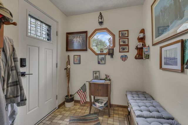 356 Lakeshore Drive W, Hebron, OH 43025