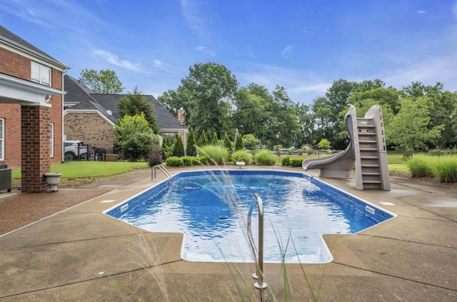 102 Oglethorpe Ave, Gallatin, TN 37066