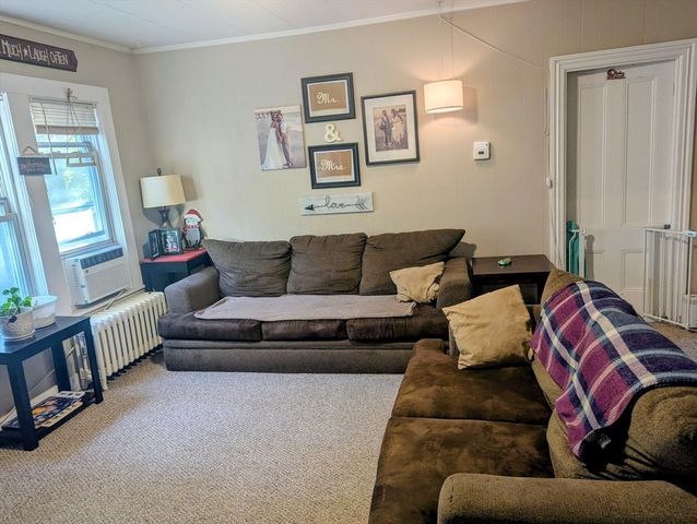 186 School St, Franklin, MA 02038