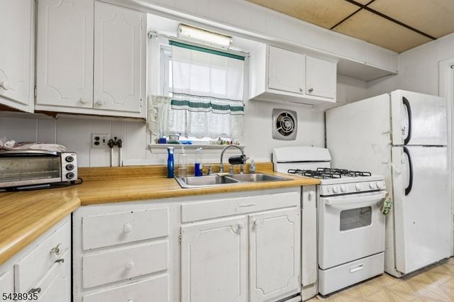 50 Preston St, Ridgefield Park Village, NJ 07660