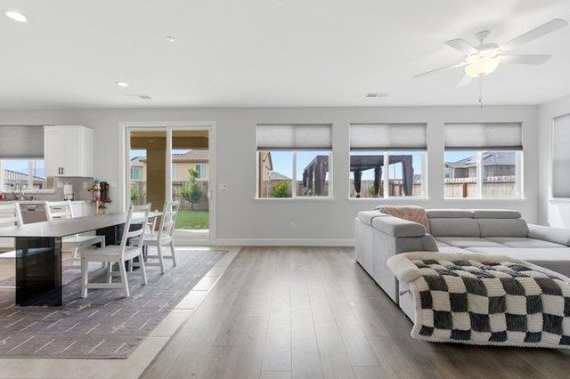 1096 Wildrose Drive, Hollister, CA 95023