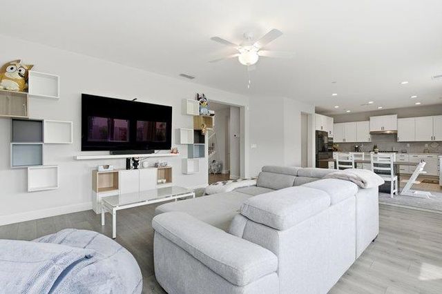 1096 Wildrose Drive, Hollister, CA 95023