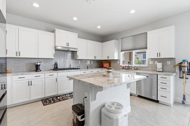 1096 Wildrose Drive, Hollister, CA 95023