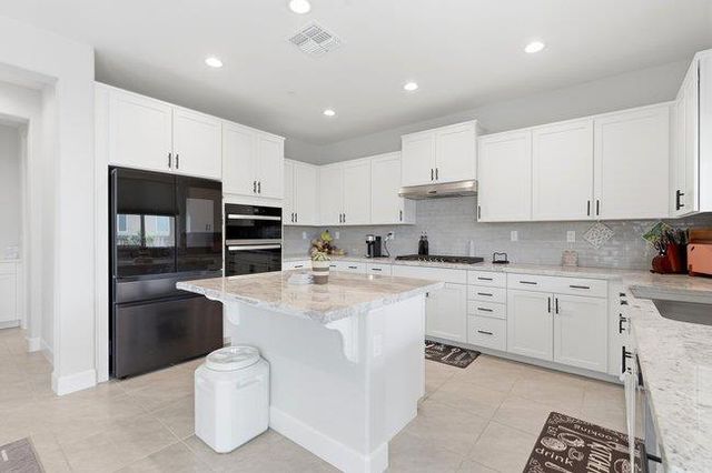 1096 Wildrose Drive, Hollister, CA 95023