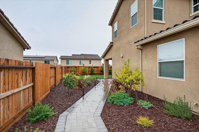 1096 Wildrose Drive, Hollister, CA 95023