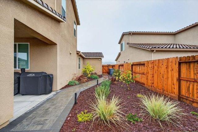 1096 Wildrose Drive, Hollister, CA 95023