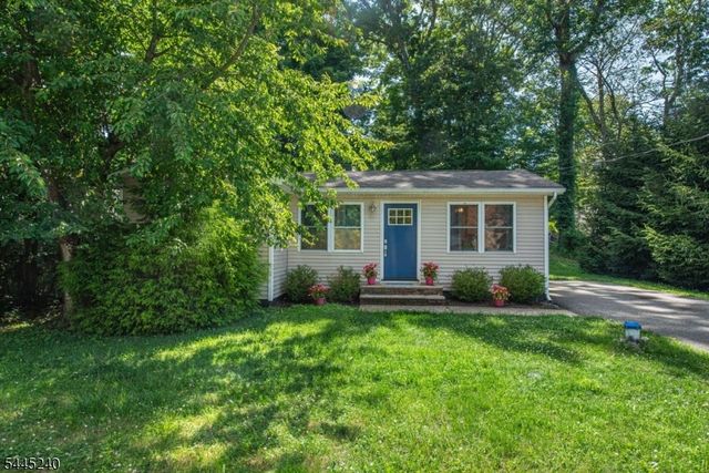 30 Tobyhanna Trl, Hopatcong Boro, NJ 07843