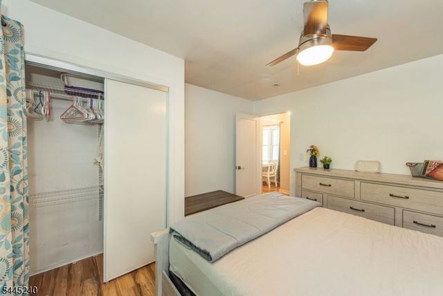 30 Tobyhanna Trl, Hopatcong Boro, NJ 07843