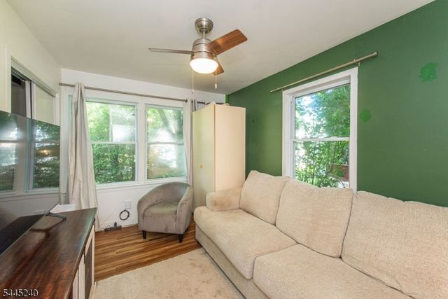 30 Tobyhanna Trl, Hopatcong Boro, NJ 07843