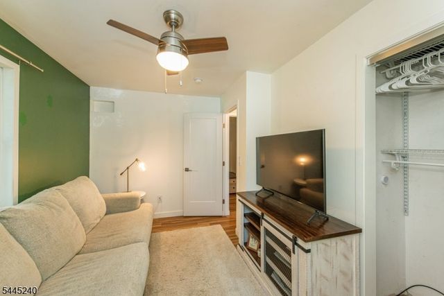 30 Tobyhanna Trl, Hopatcong Boro, NJ 07843