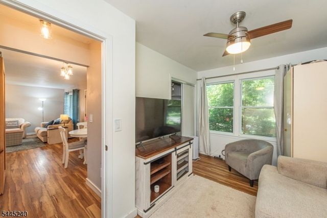 30 Tobyhanna Trl, Hopatcong Boro, NJ 07843