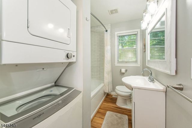 30 Tobyhanna Trl, Hopatcong Boro, NJ 07843
