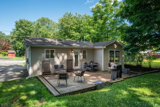 30 Tobyhanna Trl, Hopatcong Boro, NJ 07843