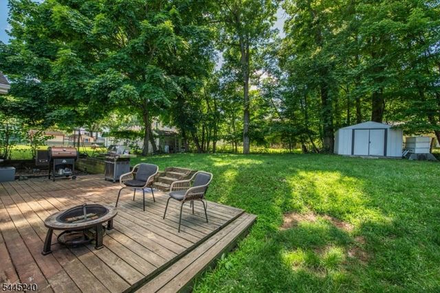 30 Tobyhanna Trl, Hopatcong Boro, NJ 07843