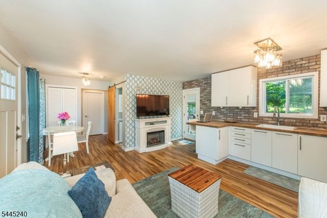 30 Tobyhanna Trl, Hopatcong Boro, NJ 07843