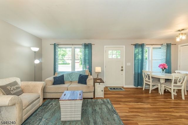 30 Tobyhanna Trl, Hopatcong Boro, NJ 07843