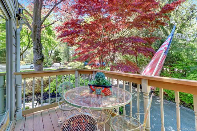 9 Ernest Court, Kings Park, NY 11754