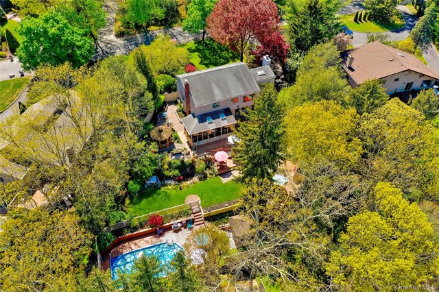 9 Ernest Court, Kings Park, NY 11754