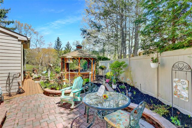 9 Ernest Court, Kings Park, NY 11754