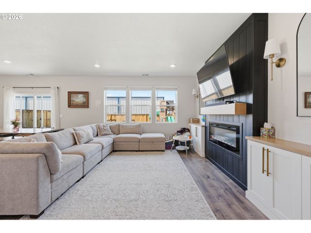 5461 EARTH Pl, Salem, OR 97301