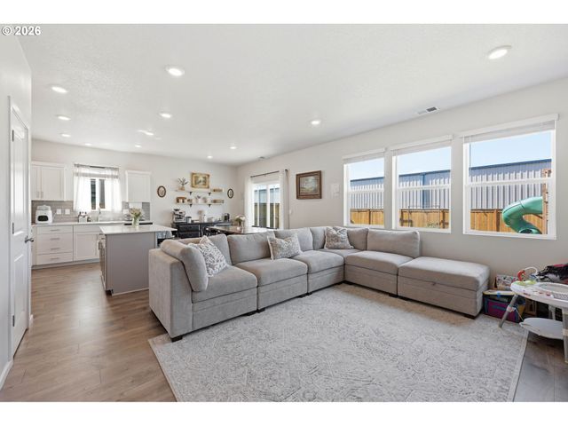 5461 EARTH Pl, Salem, OR 97301