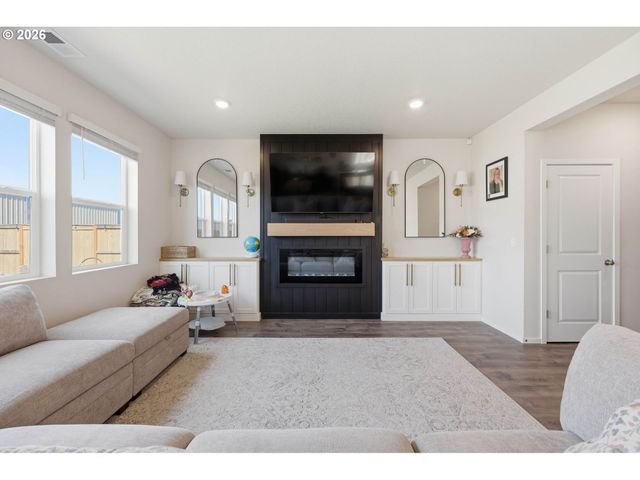 5461 EARTH Pl, Salem, OR 97301