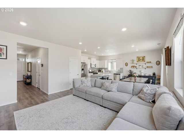 5461 EARTH Pl, Salem, OR 97301