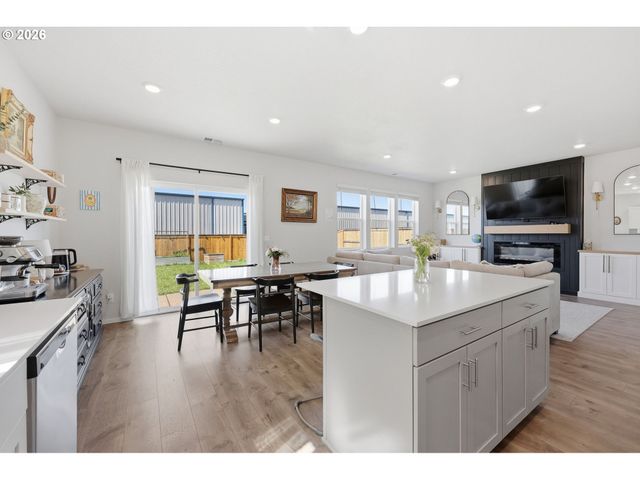 5461 EARTH Pl, Salem, OR 97301