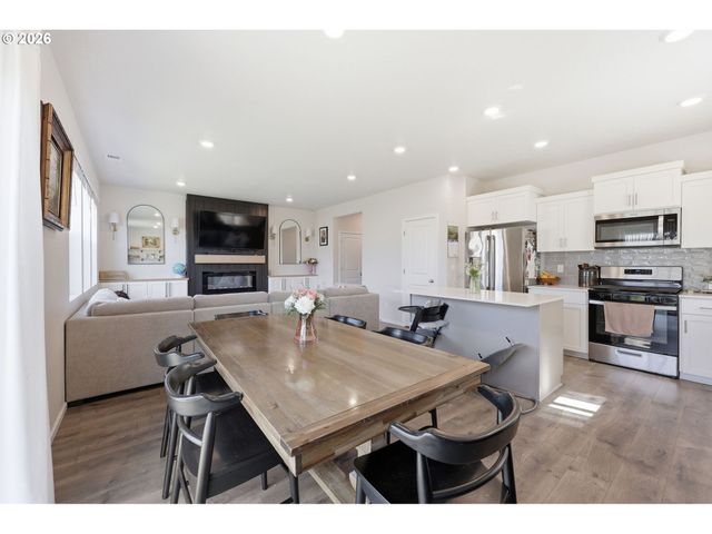 5461 EARTH Pl, Salem, OR 97301