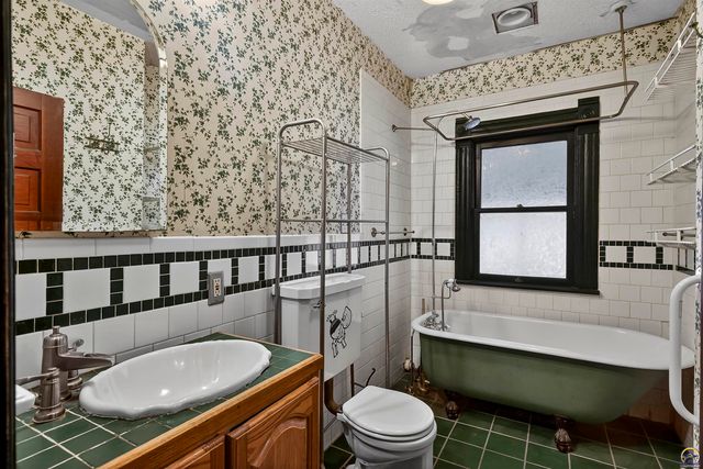 1272 SW Buchanan ST, Topeka, KS 66604