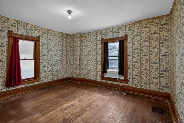 1272 SW Buchanan ST, Topeka, KS 66604