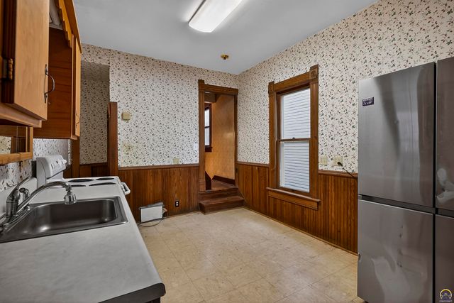 1272 SW Buchanan ST, Topeka, KS 66604