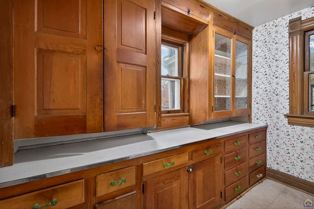 1272 SW Buchanan ST, Topeka, KS 66604