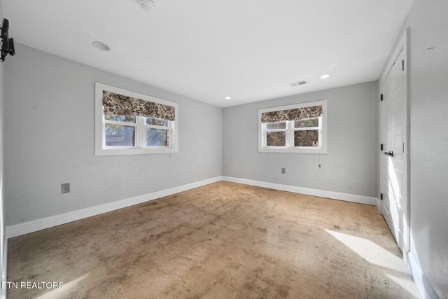 8220 Bennington Drive, Knoxville, TN 37909